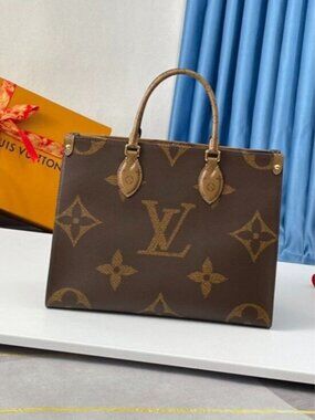 AUTHENTIC Louis Vuitton ONTHEGO bag MM